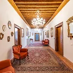 Апартаменты Ecco Suites San Leonardo *