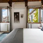 Апартаменты Ecco Suites San Leonardo